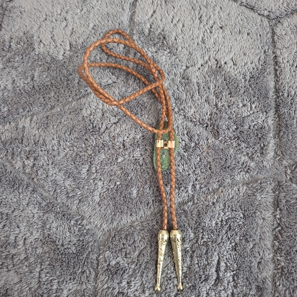 Western brown faux leather bolo tie with  Green Turquoise stone Rodeo Festival - Picture 4 of 7